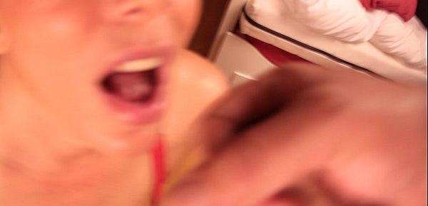  Hot MILF Nicky Ferrari does one awesome blowjob!